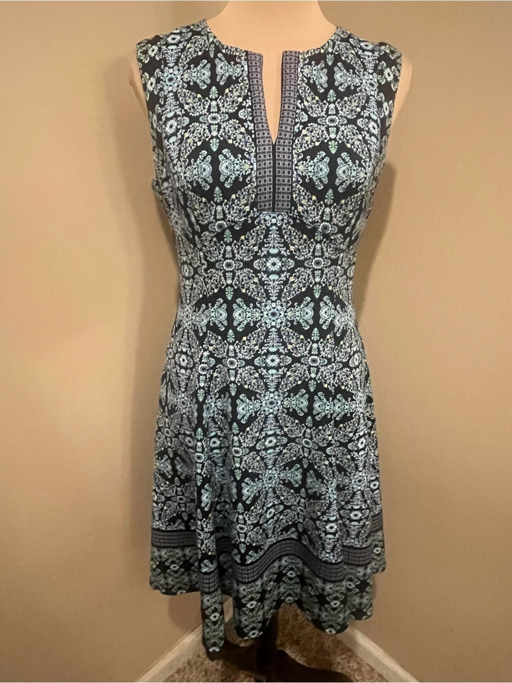 Liz Claiborne Split V Neck Geometric Black & Blue Sleeveless fit/flare mini, 4